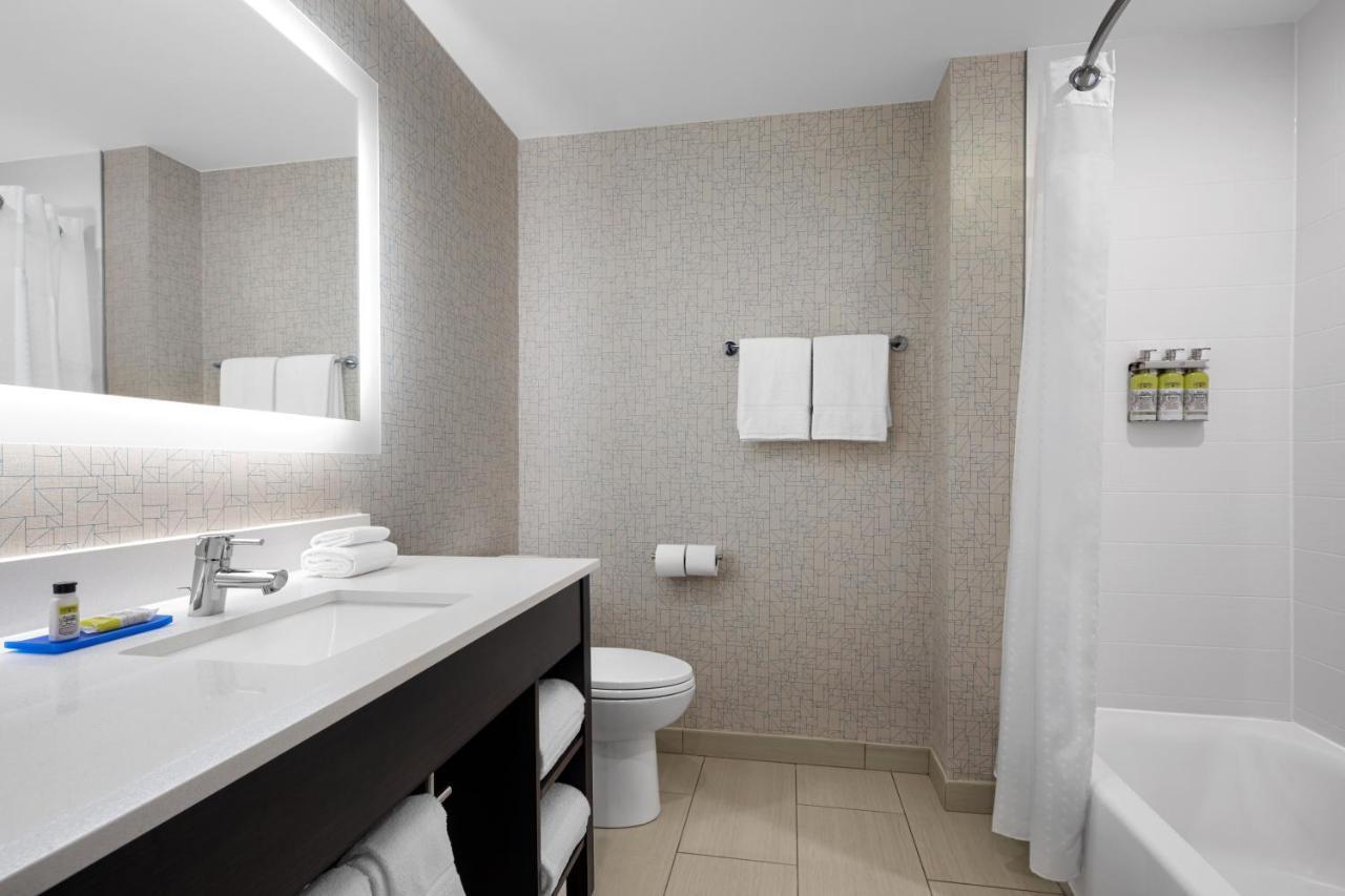 Holiday Inn Express & Suites Woodside Laguardia Airport Нью-Йорк Экстерьер фото