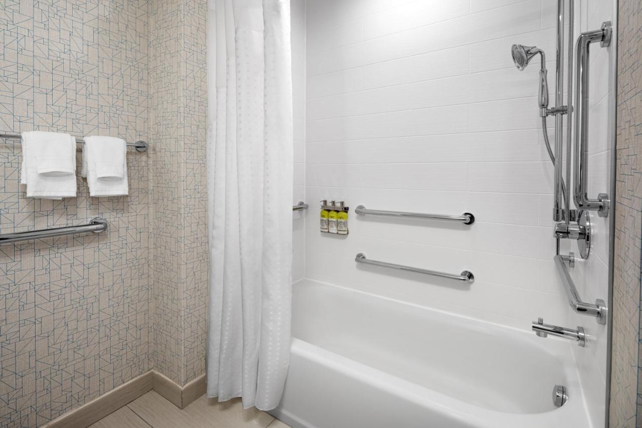 Holiday Inn Express & Suites Woodside Laguardia Airport Нью-Йорк Экстерьер фото