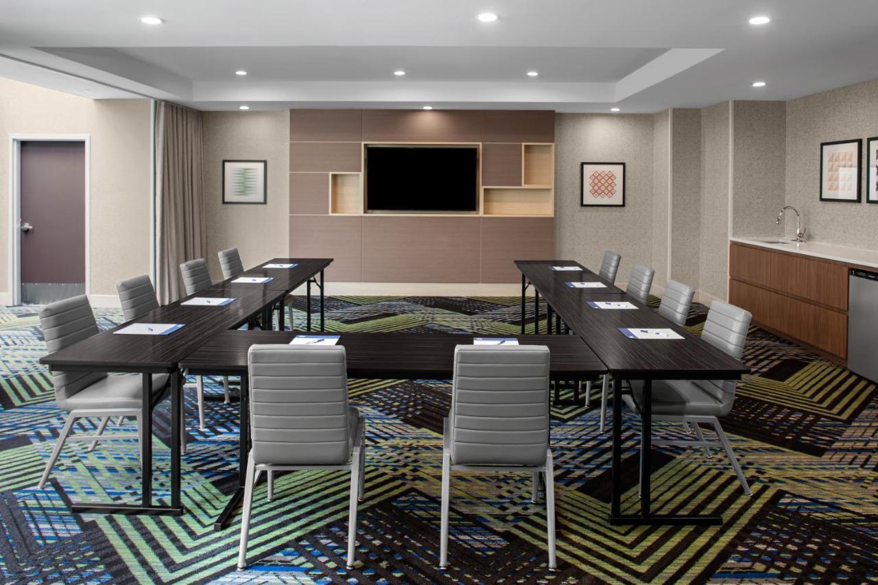 Holiday Inn Express & Suites Woodside Laguardia Airport Нью-Йорк Экстерьер фото