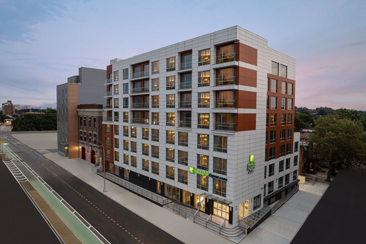 Holiday Inn Express & Suites Woodside Laguardia Airport Нью-Йорк Экстерьер фото