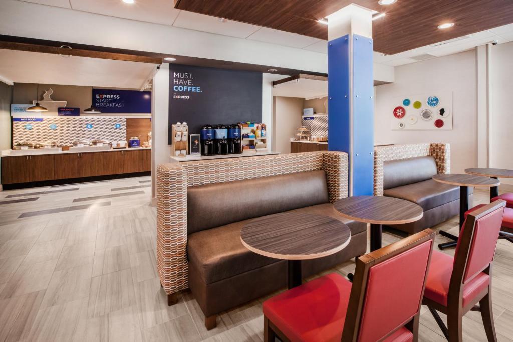 Holiday Inn Express & Suites Woodside Laguardia Airport Нью-Йорк Экстерьер фото